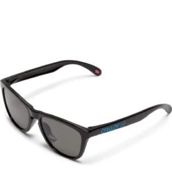 Oakley X FRAGMENT DESIGN FROGSKINS 8 Oakley X FRAGMENT DESIGN FROGSKINS -ADIDAS Store OakleyXFRAGMENTDESIGNFROGSKINSFRAGMENTBLUEWPRIZMGREYOS0OO9245 3
